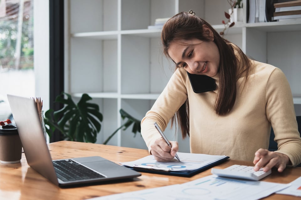 Asian business woman making a phone call, Accountant working